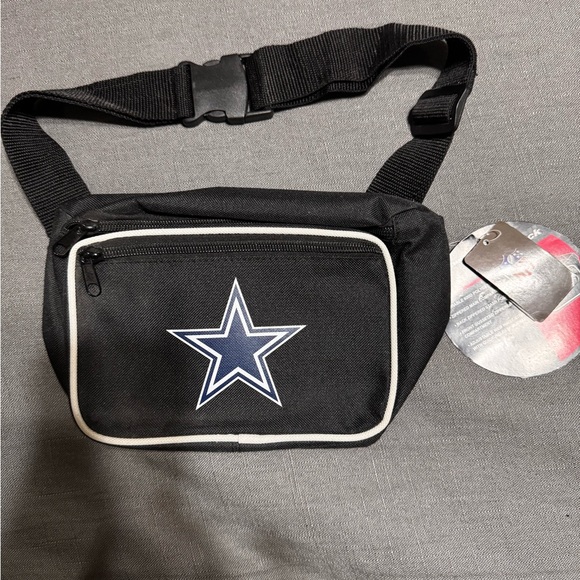 Black Belt Bag with Star Logo and Textured Surface - Picture 2 of 4